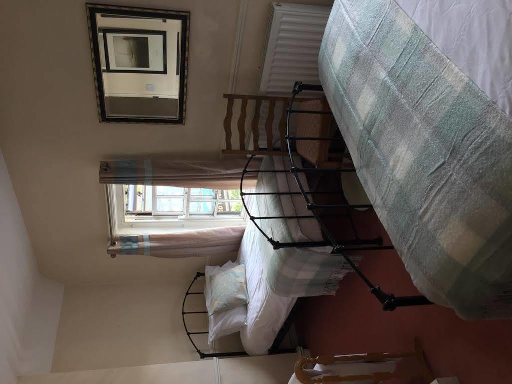 The Good Intent Hotel Petersfield Esterno foto